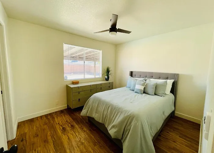 Glendale Gem With Pool & Office In Prime Location