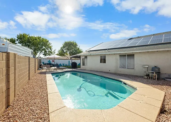 The Glendale Pool House Oasis With Jacuzzi Golf Billiards
