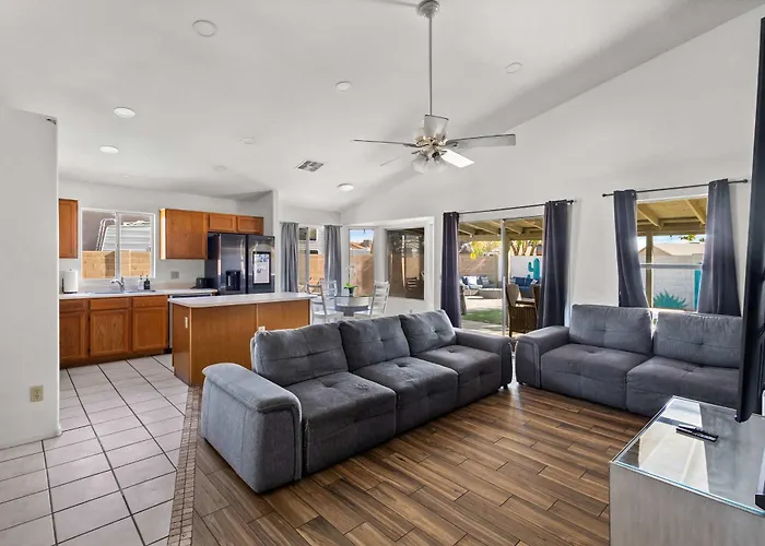 The Glendale Pool House Oasis With Jacuzzi Golf Billiards