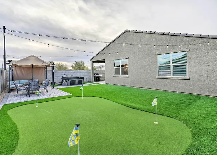 Hot Tub, Putting Green! New-Build Glendale Home