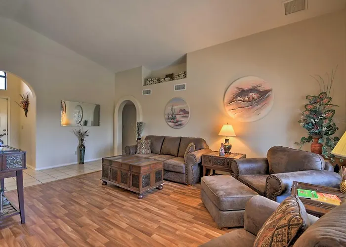 Walk To Nfl Games: Glendale Home Near Golf