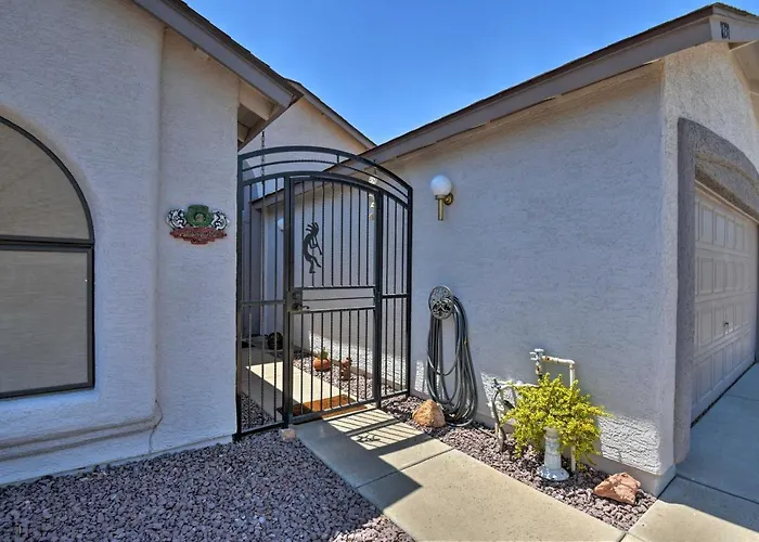Walk To Nfl Games: Glendale Home Near Golf